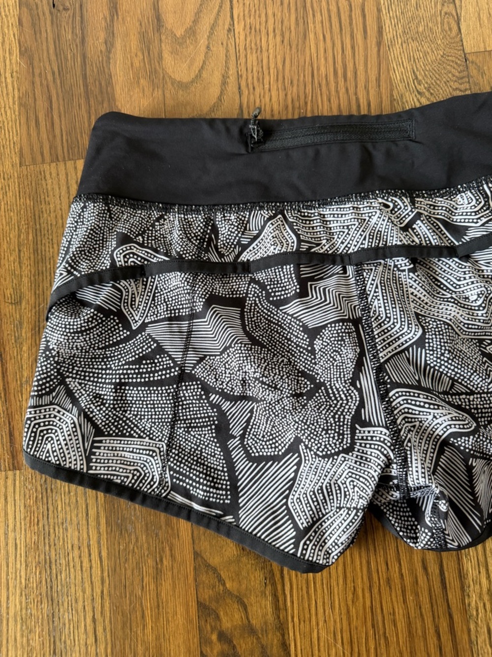 Lululemon Women’s Speed Short In Dottie Tribe White Black /Black Size 6 - Picture 9 of 14